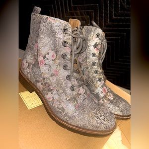 Floral boots
